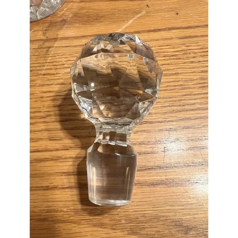 VTG. Crystal Glass Cut Liquor Decanter & Stopper. Sleek Whiskey Bourbon